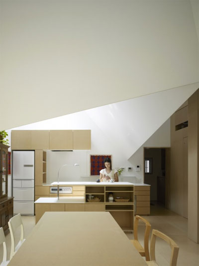 Small Houses | House in Kohoku: an inhabitable concrete origami ...