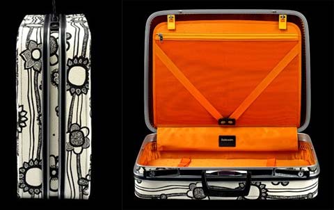 black suitcase samsonite 02 - Travel back in time with Samsonite