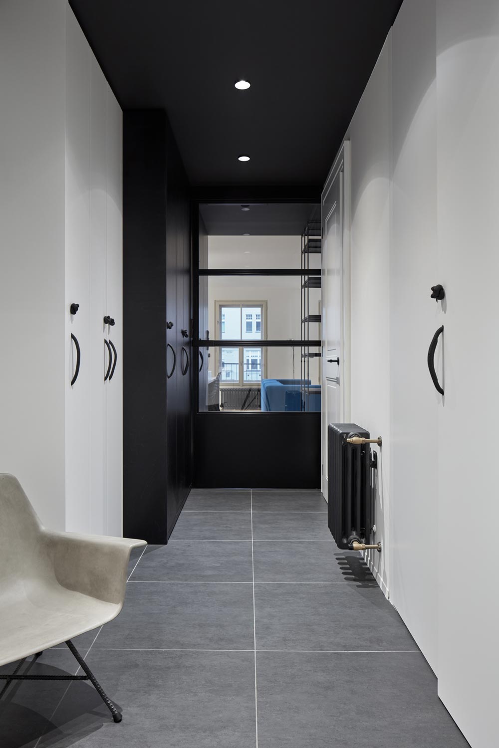 apartment design black white storage - Ovenecka Apartment