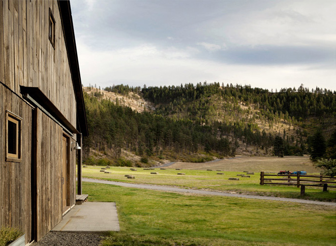 barn house restoration mw1 - Canyon Barn House: Raw Restoration