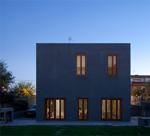 black-concrete-house-804-3