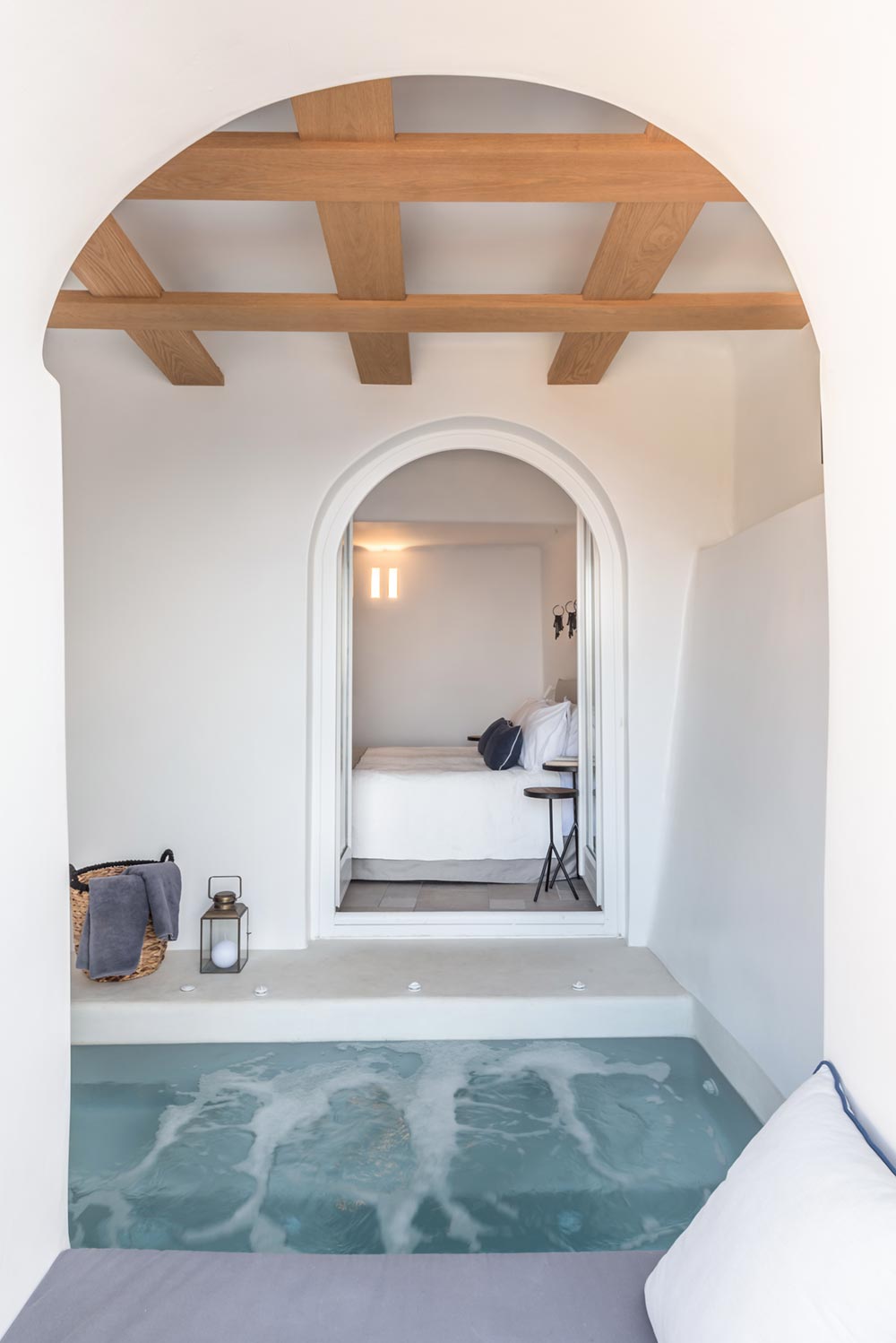 boutique hotel hot tub greece - Porto Fira Suites