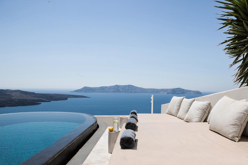 boutique hotel infinity pool greece - Porto Fira Suites