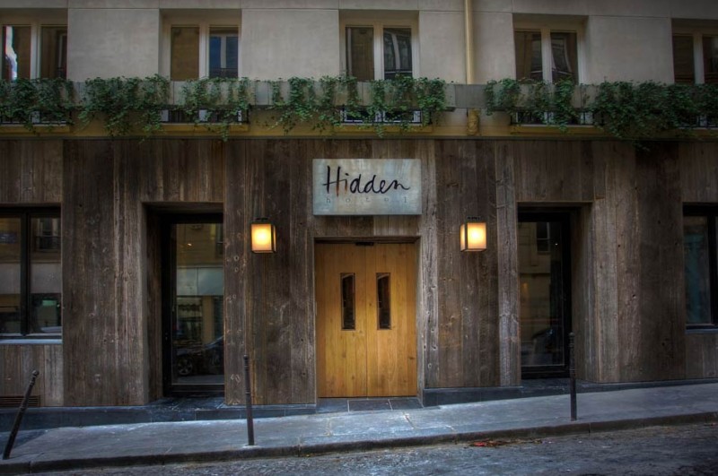 boutique hotel paris hidden 800x531 - Parisian Hidden Hotel