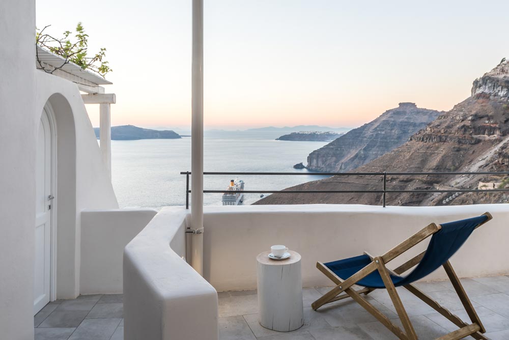 boutique hotel patio view greece - Porto Fira Suites