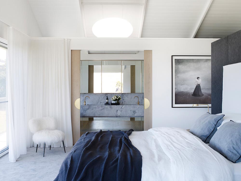 coastal home master bedroom design - Clovelly Residence