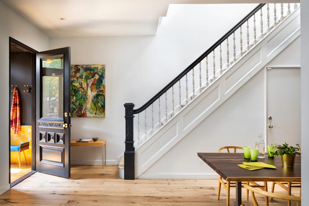 Step inside this Brooklyn brownstone and be greeted by vibrant, colorful interiors that are bathed in natural light from skylights above. The unique lighting fixtures scattered throughout the space add an extra touch of character to the already charming and eclectic design.