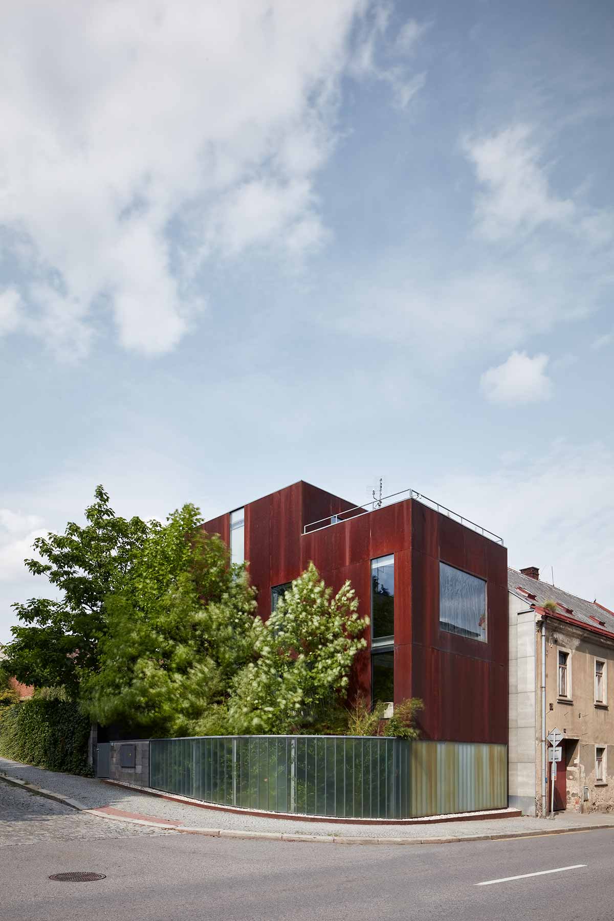 concrete corten house exterior okp - Rusty House