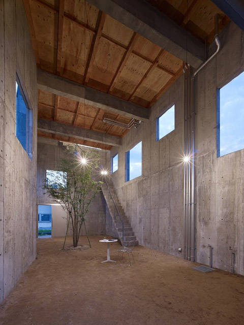 concrete-house-courtyard-yagi3