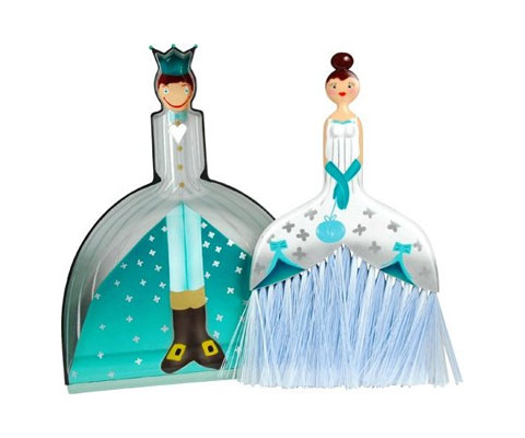 decorative-dustpan-pylones