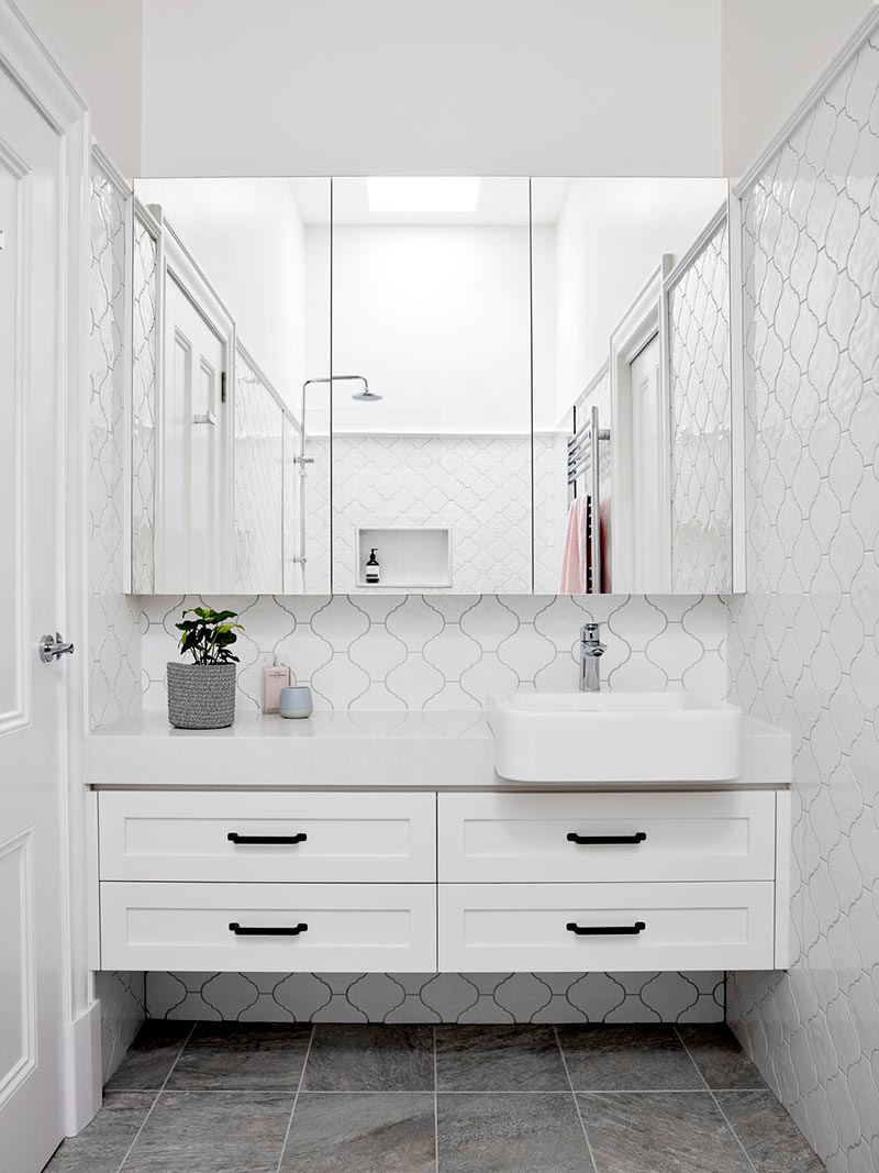 elegant cottage bathroom design ba2 - Elgin Residence