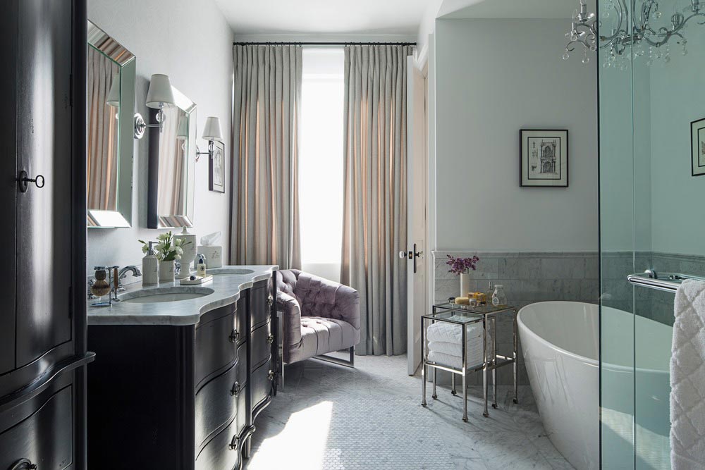 family home luxury interiors bathroom - Home in Little Italy