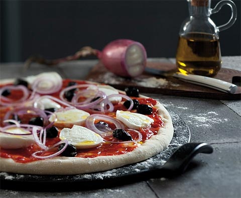 Emile Henry Flame Pizza Stone, 14.5