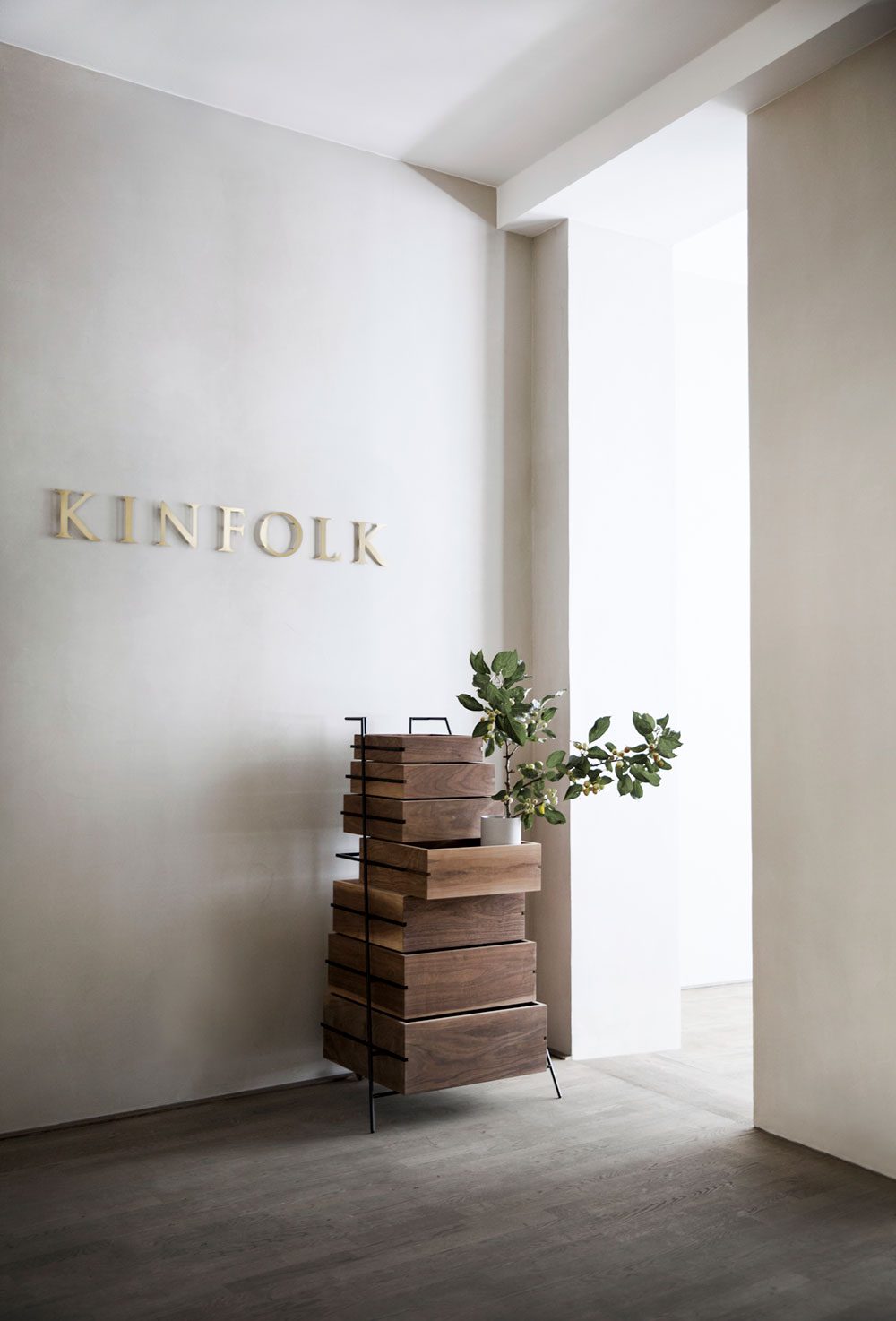 gallery office interiors kinfolk 1000x1474 - Kinfolk Gallery