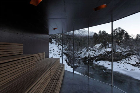 glass-sauna-juvet-river-2