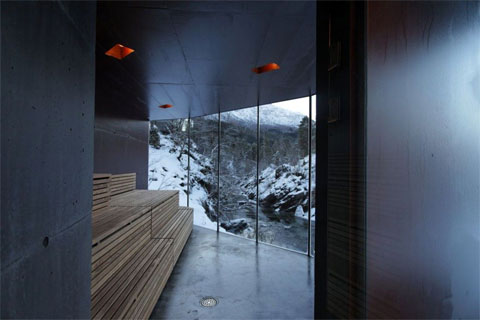 glass-sauna-juvet-river-3