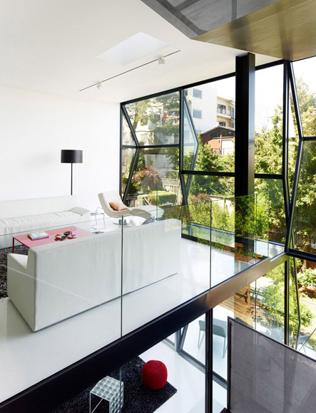 glass-wall-house-flip4