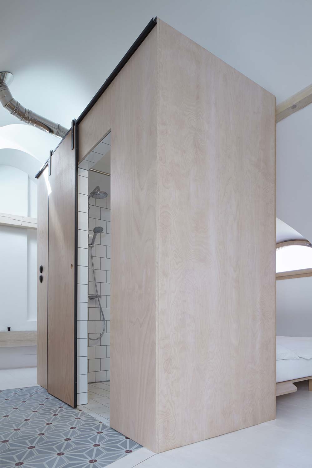 guesthouse renovation bathroom design 2 - Stajnhaus