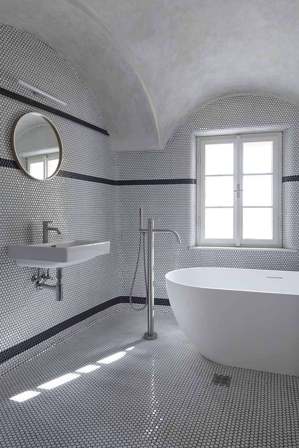 guesthouse renovation bathroom design - Stajnhaus