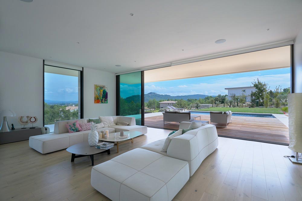 hillside country house design living - MaisonP Residence