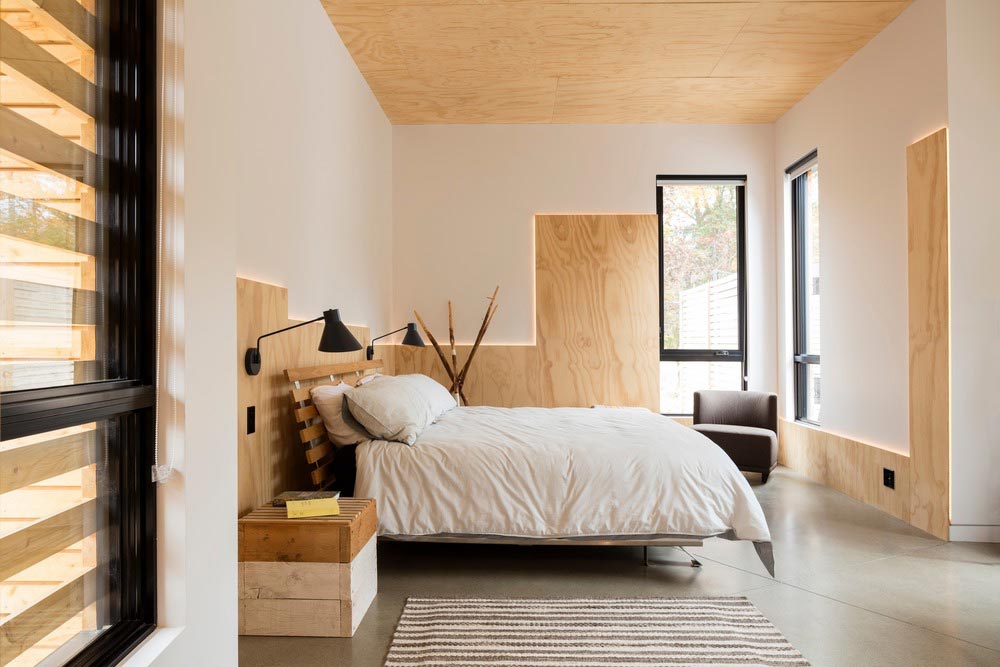 hillside home bedroom design tux - Abercorn Chalet