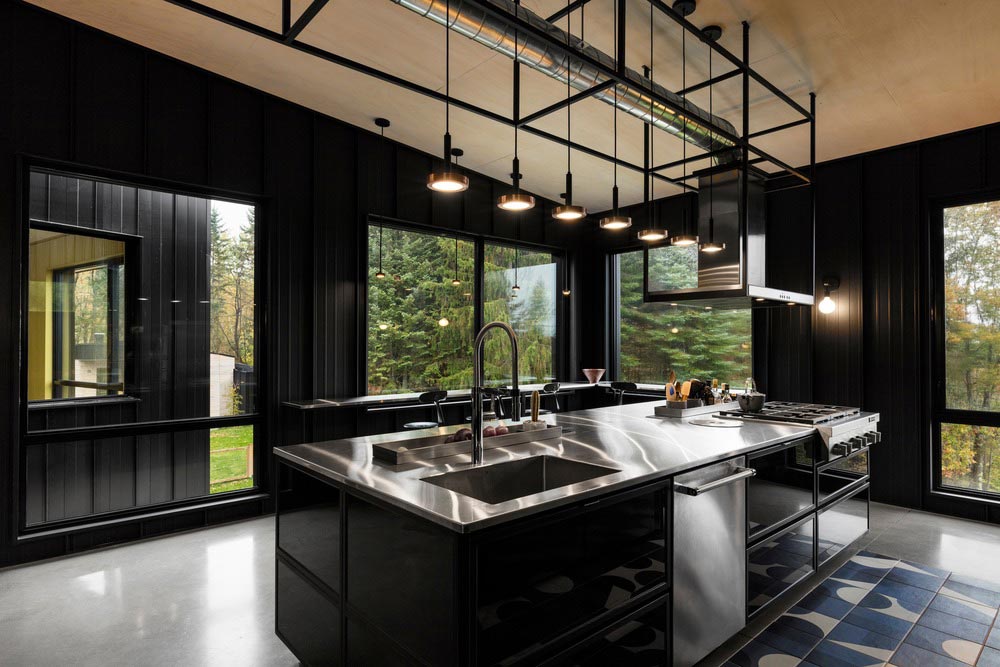 hillside home kitchen design tux - Abercorn Chalet