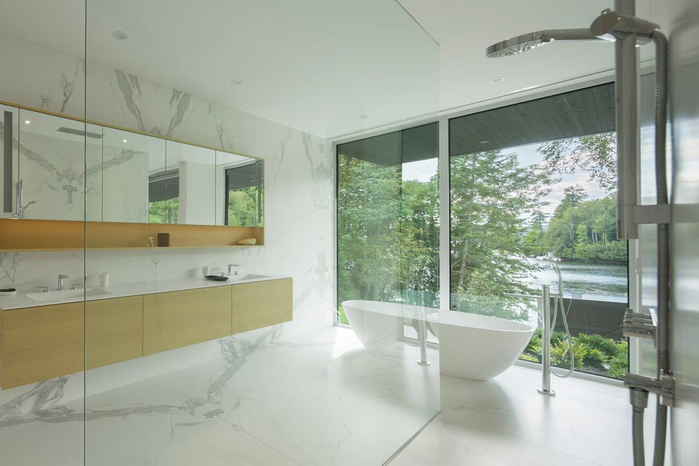 hillside lake house bathroom - The Slender House