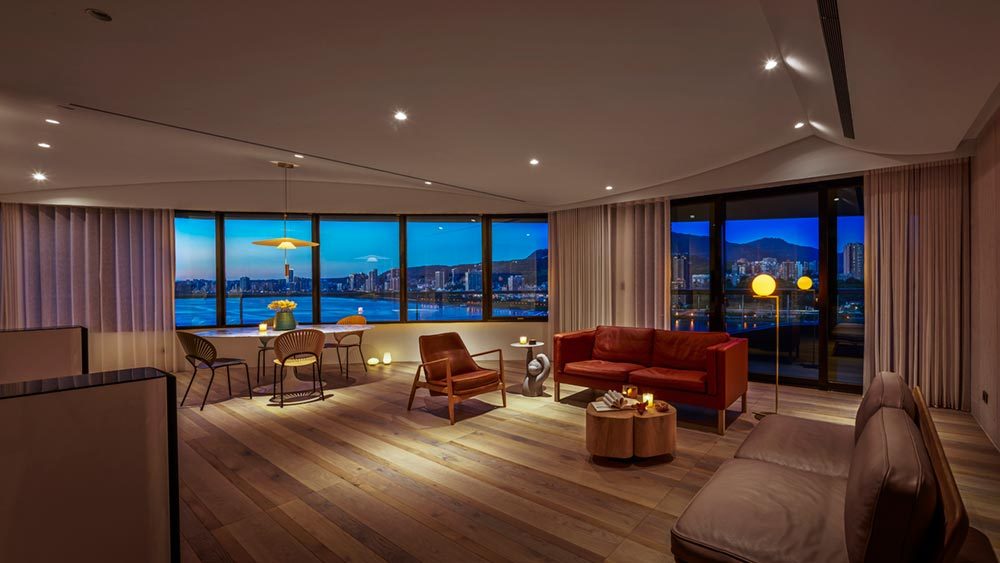 interior design panoramic view wd 1000x563 - Fluid Mirror Apartment