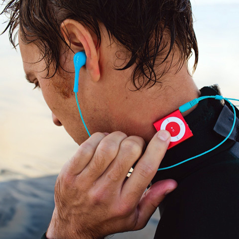 ipod-shuffle-swim-kit-2