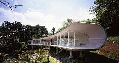 japanese house crescent 2 - Modern Crescent House
