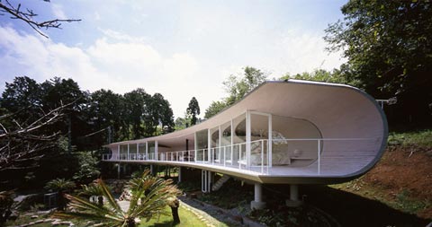 japanese house crescent 2 - Modern Crescent House