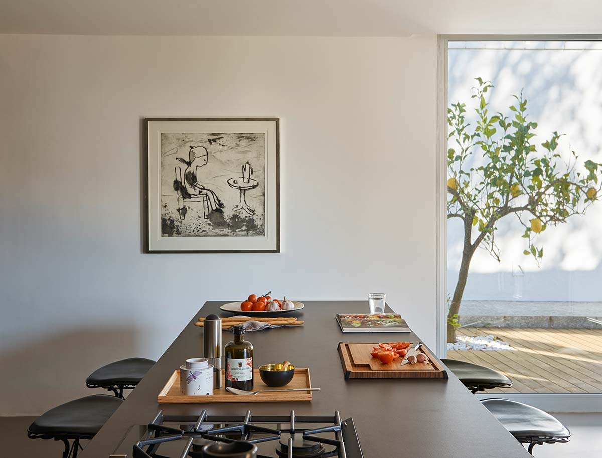 luxury home black kitchen island - Valles House