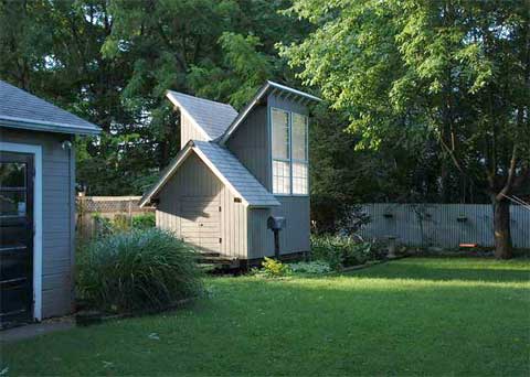 meditation-hut-garden