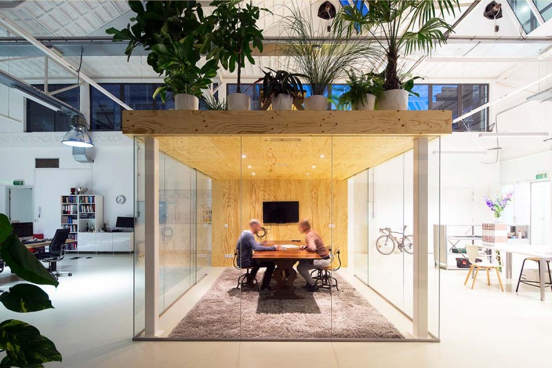 meeting room design jvts 800x534 - Loft Office with Hanging Garden