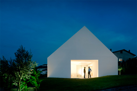 minimal house portugal am 10 - House in Leiria: a minimal white house