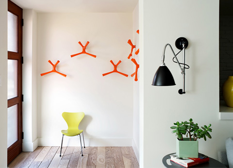 Modern Apartment: Small, Colorful & Iconic modern-apartment-design-dla4