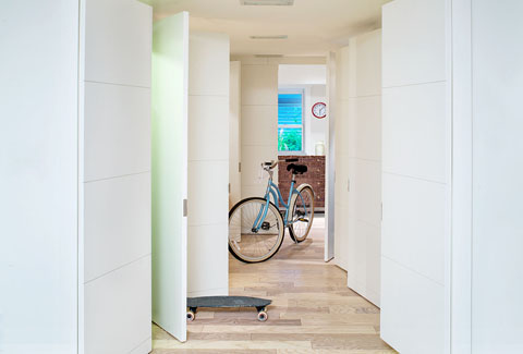 Modern Apartment: Small, Colorful & Iconic modern-apartment-design-dla9