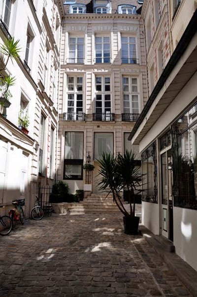 modern-apartment-paris-jid9