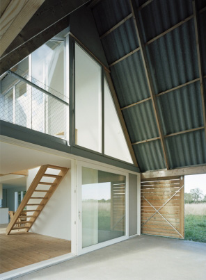 modern-barn-house-gsmr-llp4