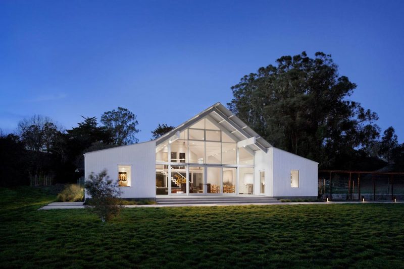 Modern barn / ranch style house in the San Francisco Bay area