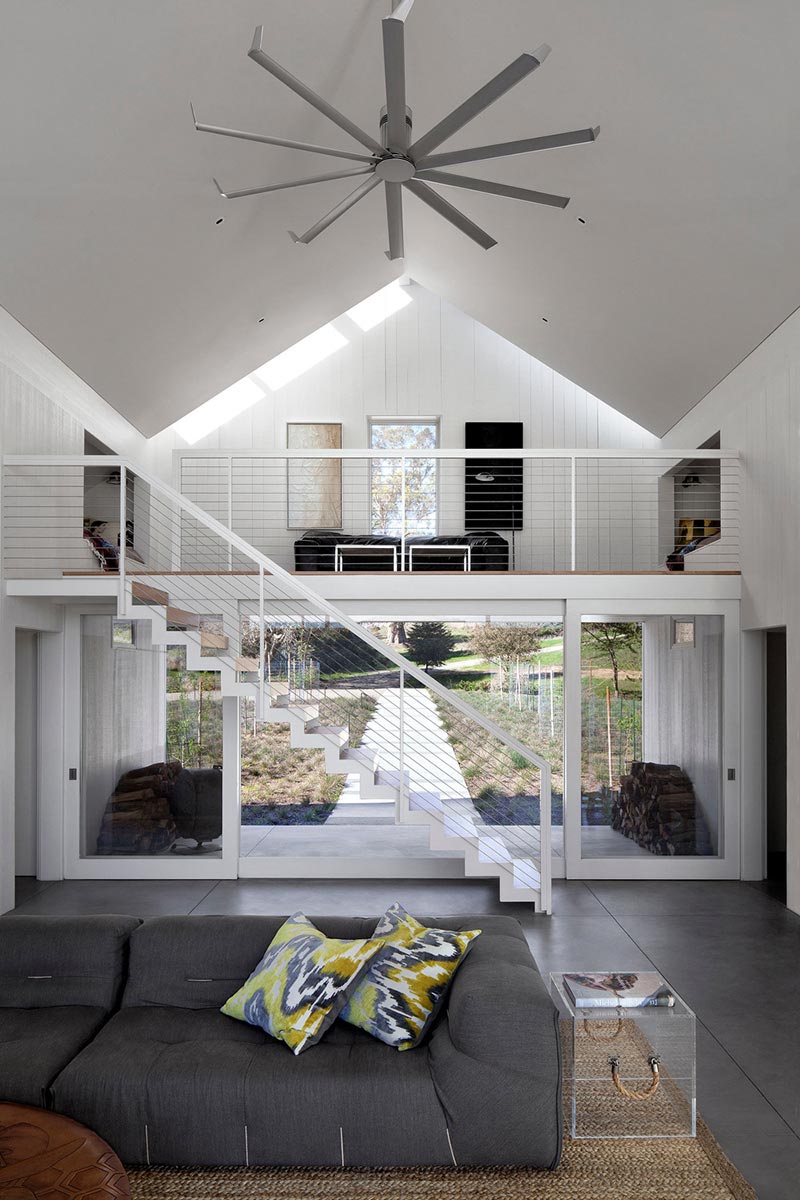 modern-barn-ranch-house-tgha4