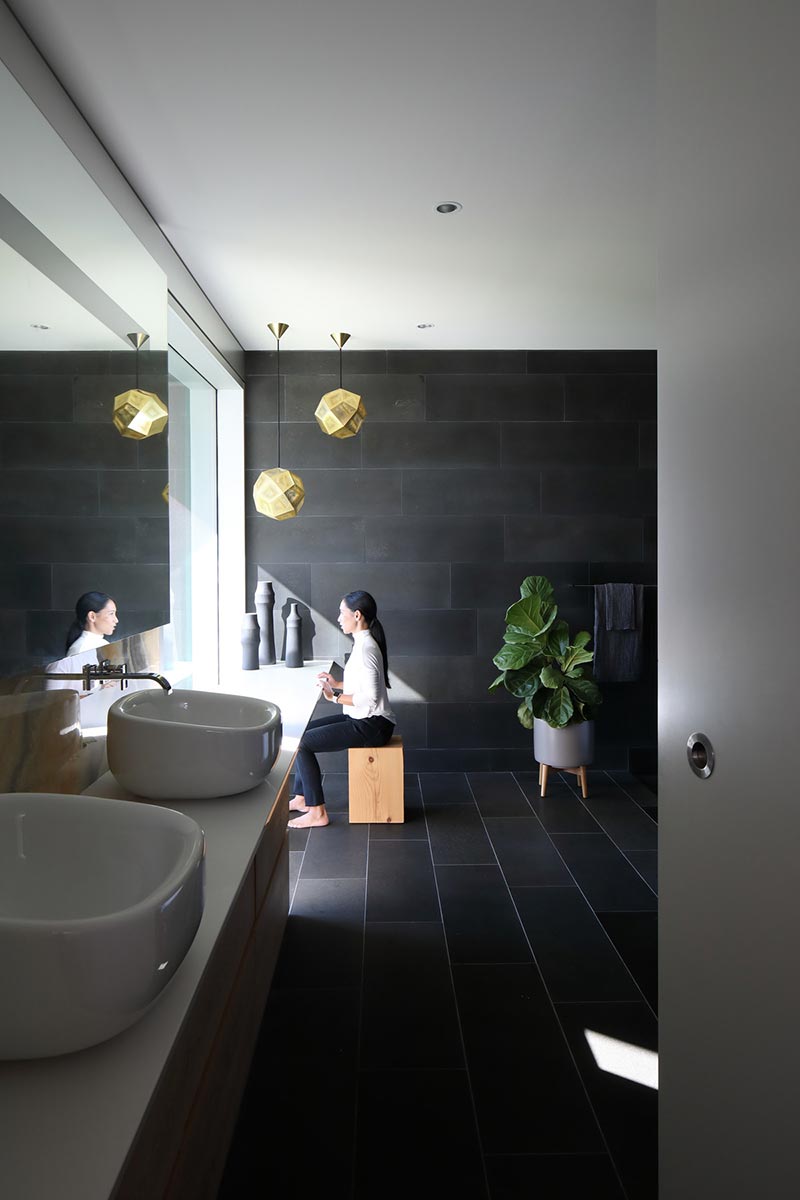 modern beach house bathroom mm2 - G'day House