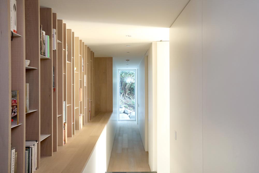 modern beach house hallway mm - G'day House