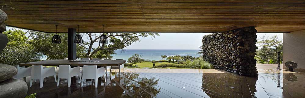 Coastal Home Outdoor Dining Area