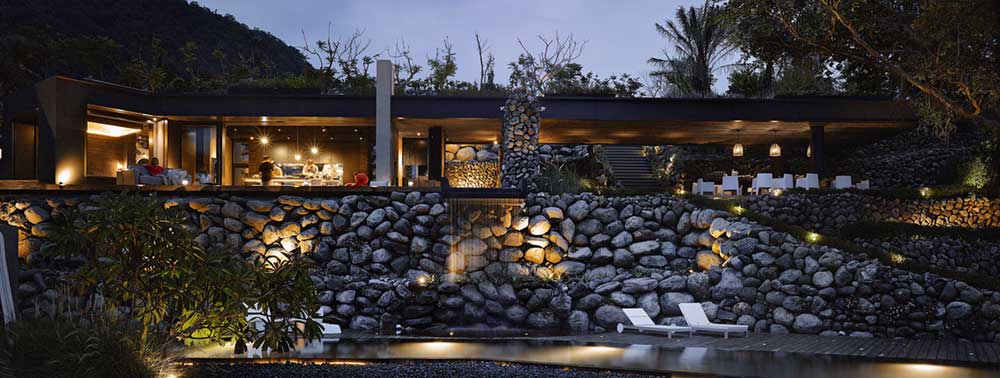 Coastal Home Made of Stone, Wood and Glass