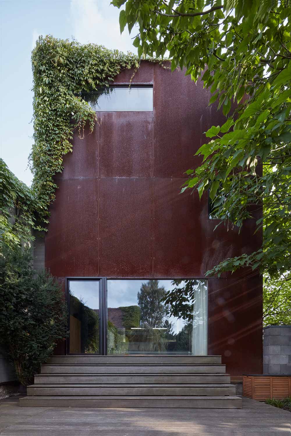 modern concrete corten house okp - Rusty House