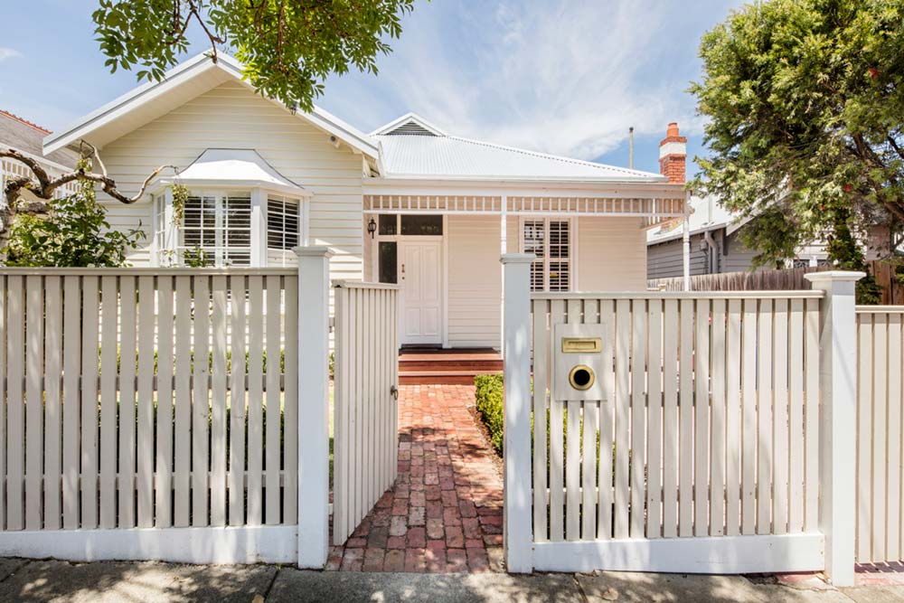 modern cottage design facade - Gable House