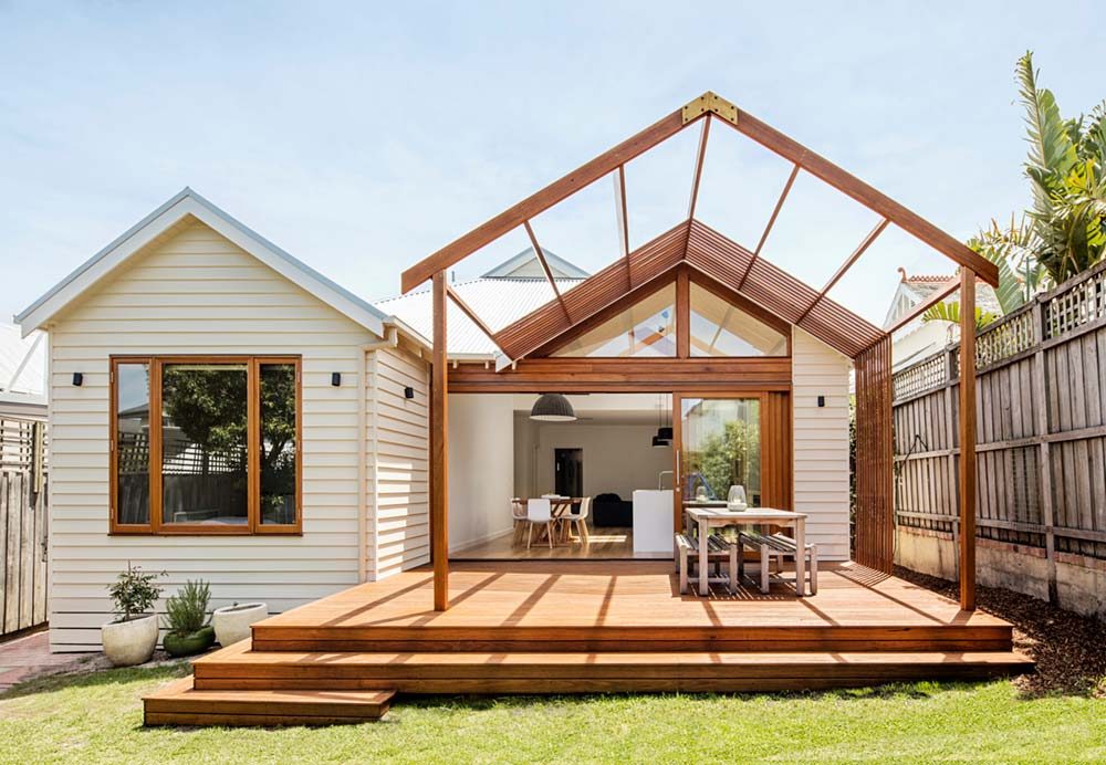 modern cottage pergola deck 1000x692 - Gable House