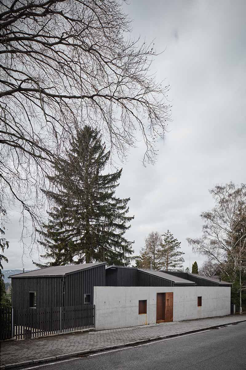 modern country house design wall ma - House Behind a Wall