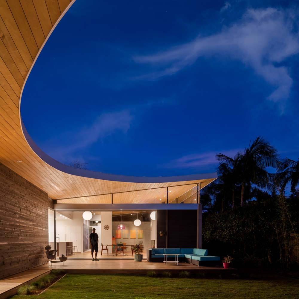 modern open plan courtyard house with u-shaped roof line in la